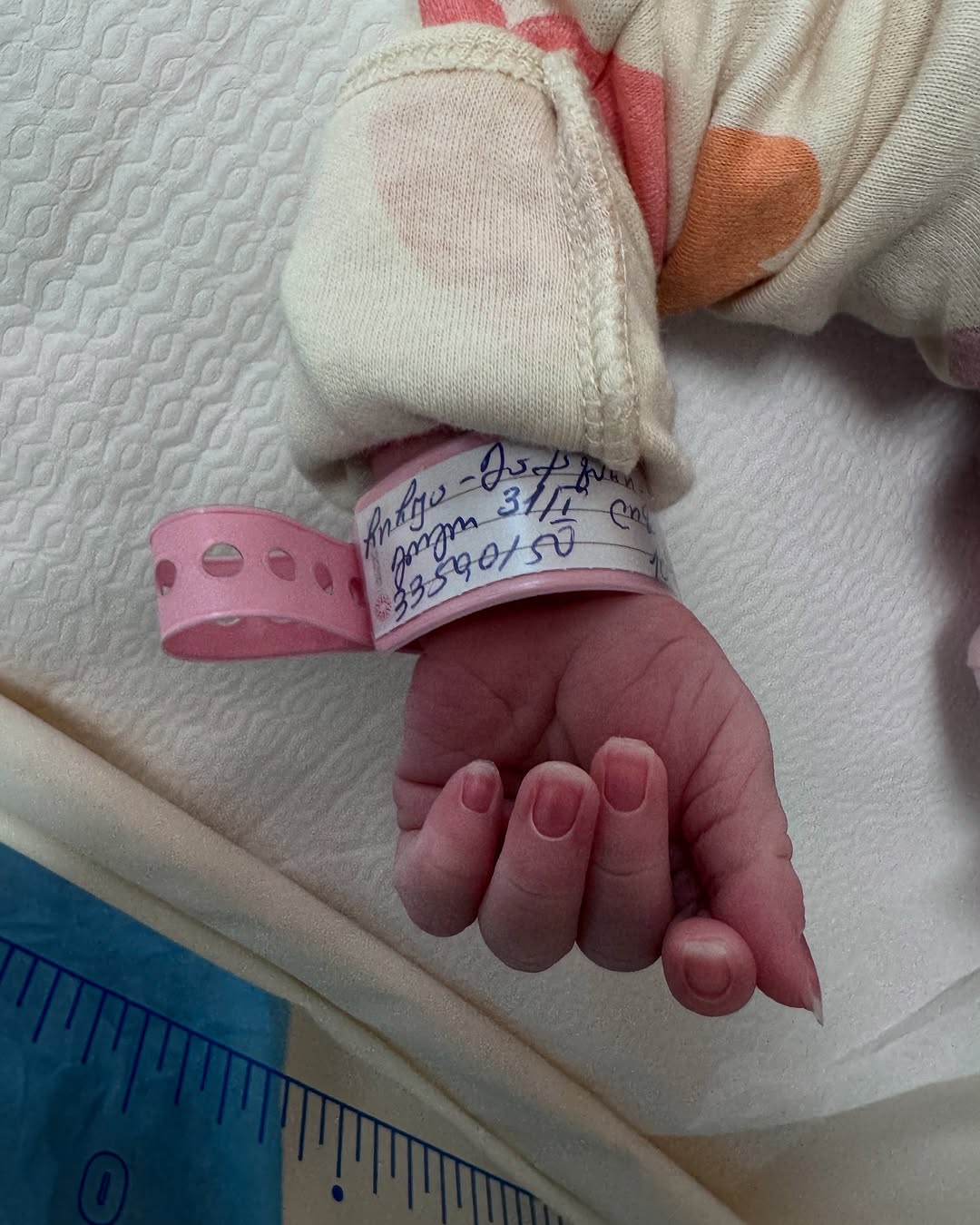 Колишній "Холостяк" Іраклі Макацарія вдруге став батьком: перше фото та ім’я дитини