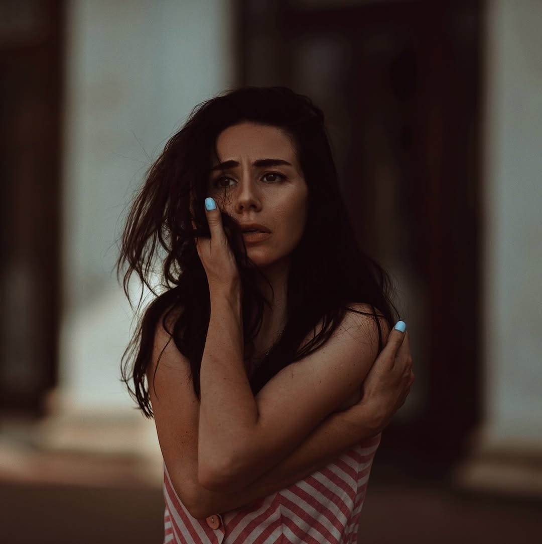 "Ти на дні". Зірка "Школи" поскаржилася на кризу в кар’єрі: довелося піти працювати в офіс