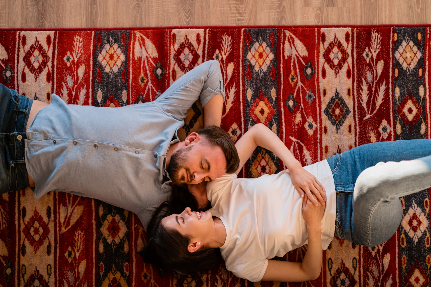 Як подарувати старому килиму друге життя: 6 ідей корисних та красивих речей