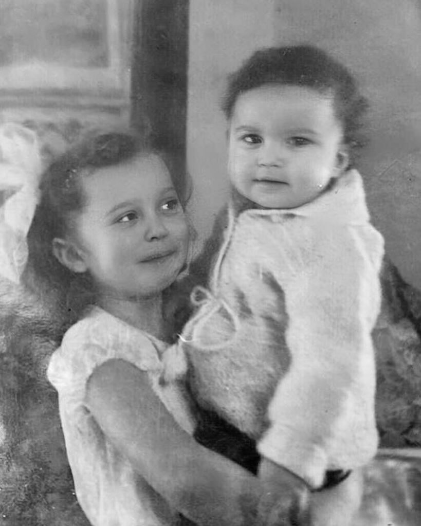 Віктор Павлік замилував архівним фото із сестрою: як виглядав співак у дитинстві