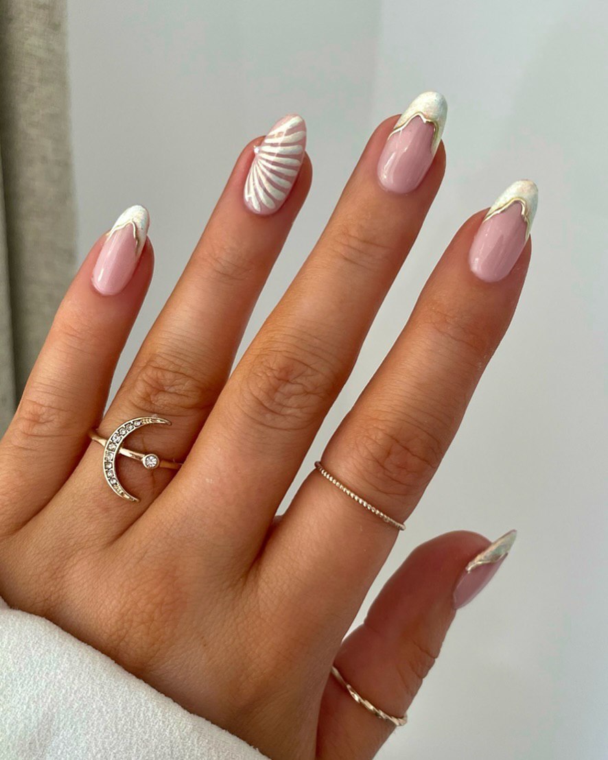 Цей манікюр зробить вас наймоднішою: найкращі ідеї небанального "френча"
