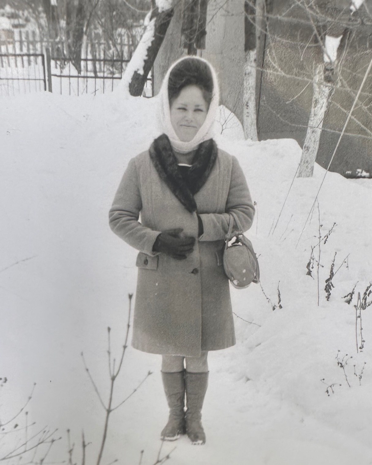 Бєдняков зворушив архівним фото покійної мами у її день народження: "Люблю тебе сильно"