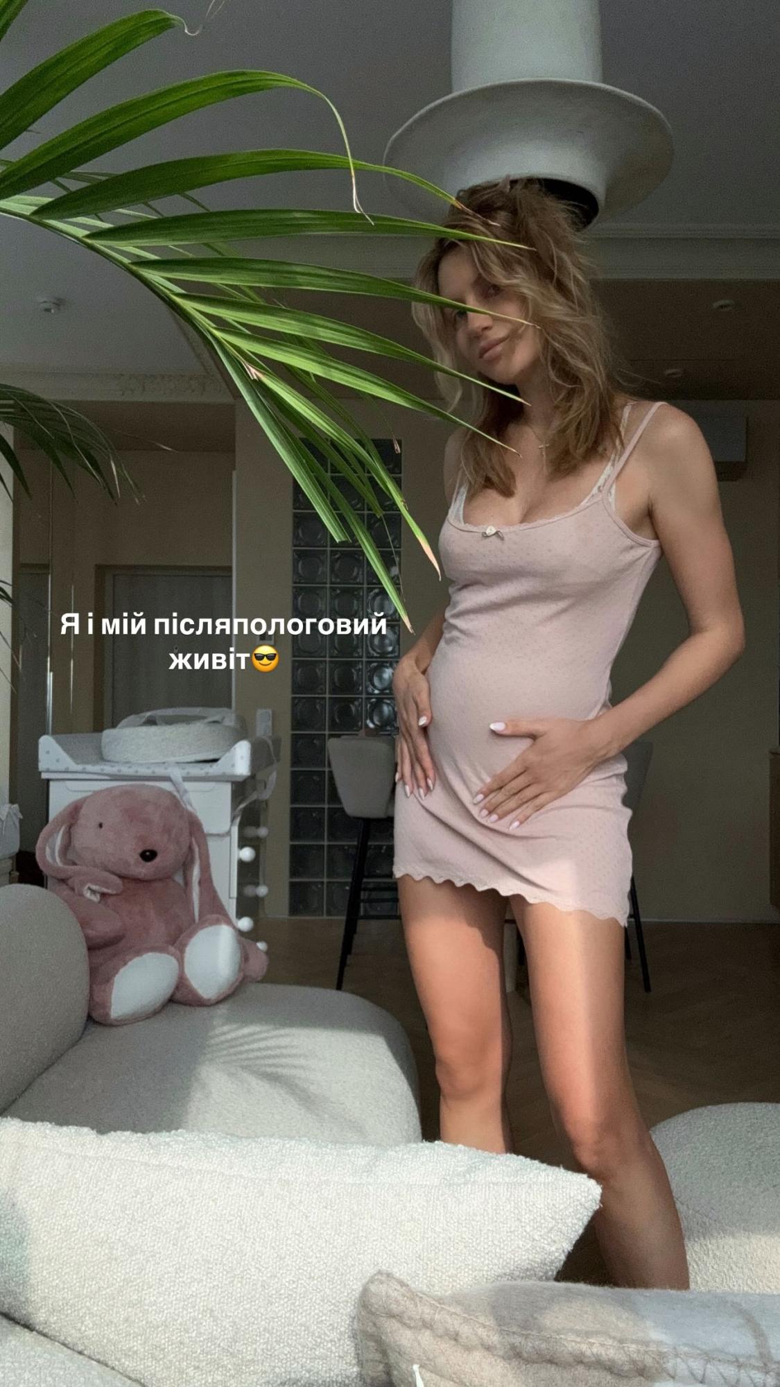 Леся Нікітюк похизувалася стрункою фігурою в яскравому купальнику (фото)