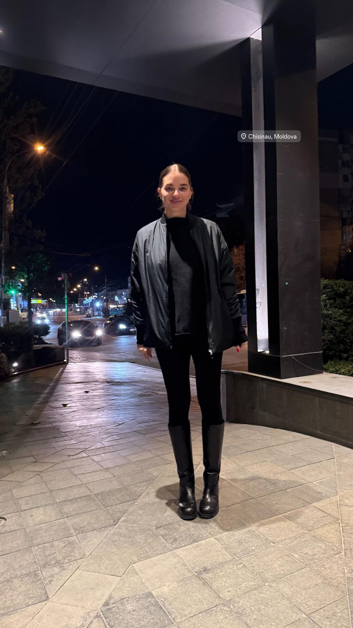 Жена Усика умилила новыми фото с боксером