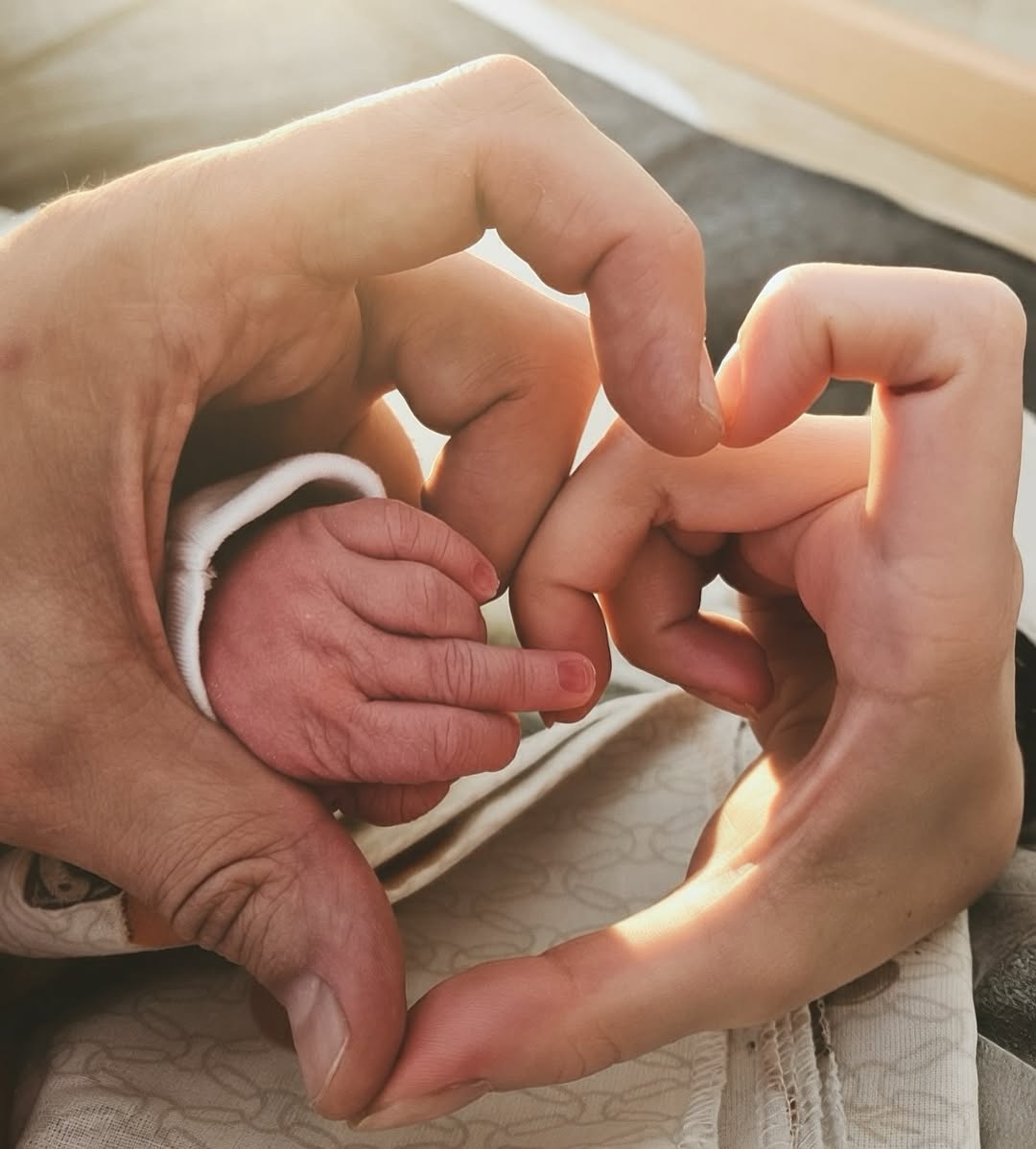 Аліна Гросу вперше стала мамою: зворушливе фото з малюком та чоловіком