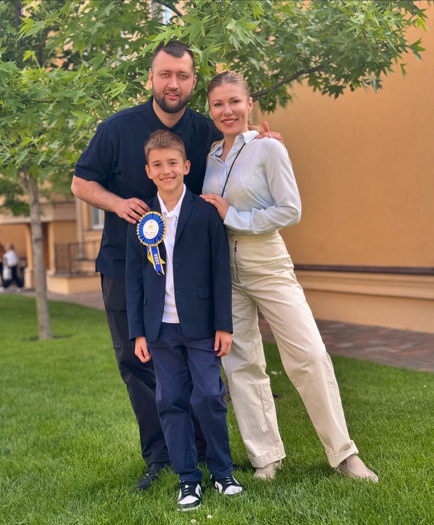 Відома українська співачка вперше за довгий час показалася з чоловіком-військовим