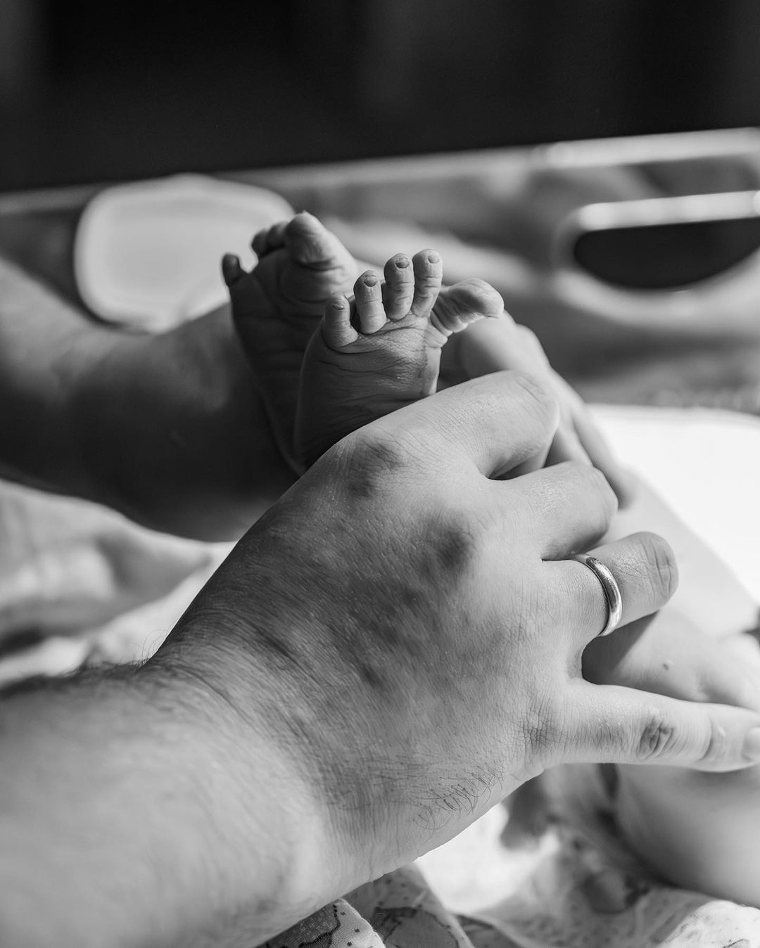 Виконавиця хіта "Танцюю гопака" вперше стала мамою: зворушливі фото з пологового