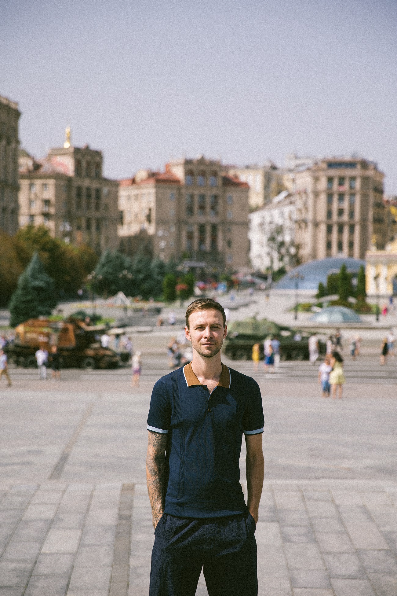 Макс Барських показав зворушливе відео зі своєї школи в Херсоні