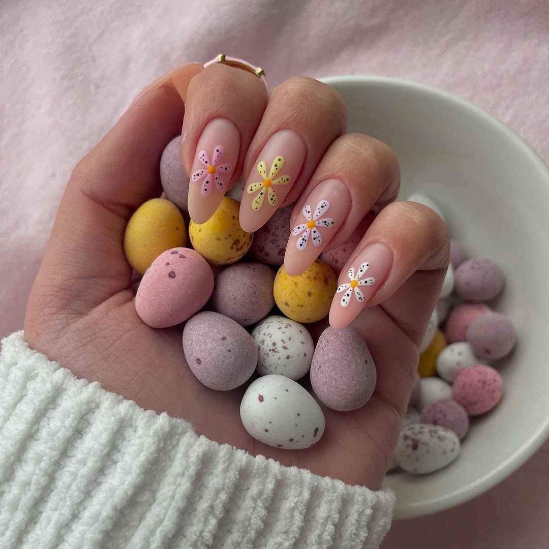 Який манікюр зробити на Великдень, щоб мати бездоганний вигляд: трендові дизайни весни 2025