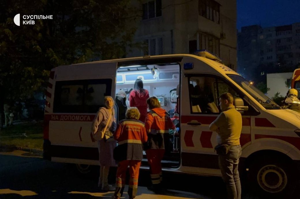 Потрощена багатоповерхівка і не тільки: як виглядає Оболонь у Києві після атаки РФ