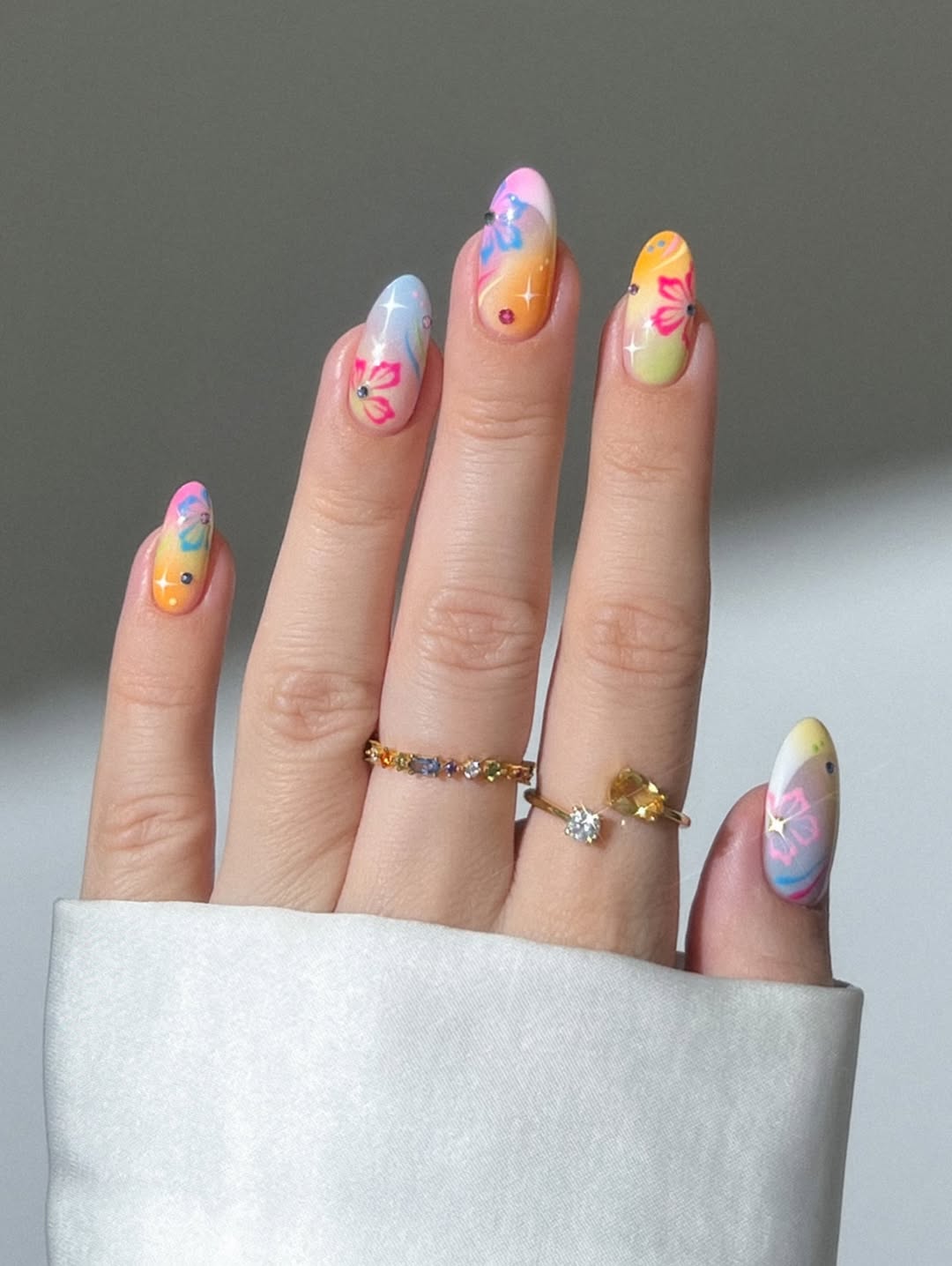 Трендовий манікюр на липень 2025: ідеї з яскравим дизайном, які варто спробувати