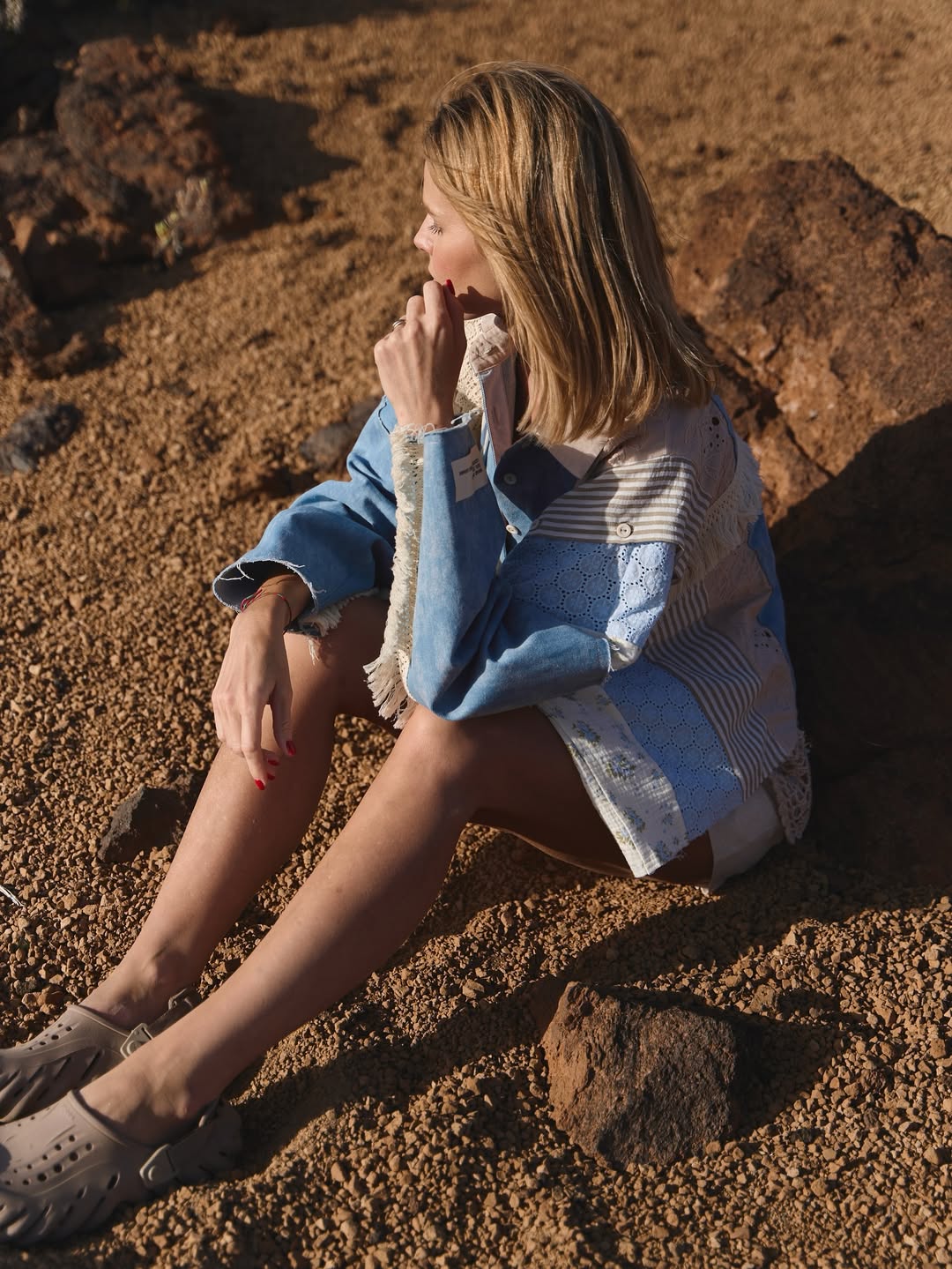 Шорти, сорочка і бахрома: Катерина Кузнєцова показала стильний "лук" для відпустки