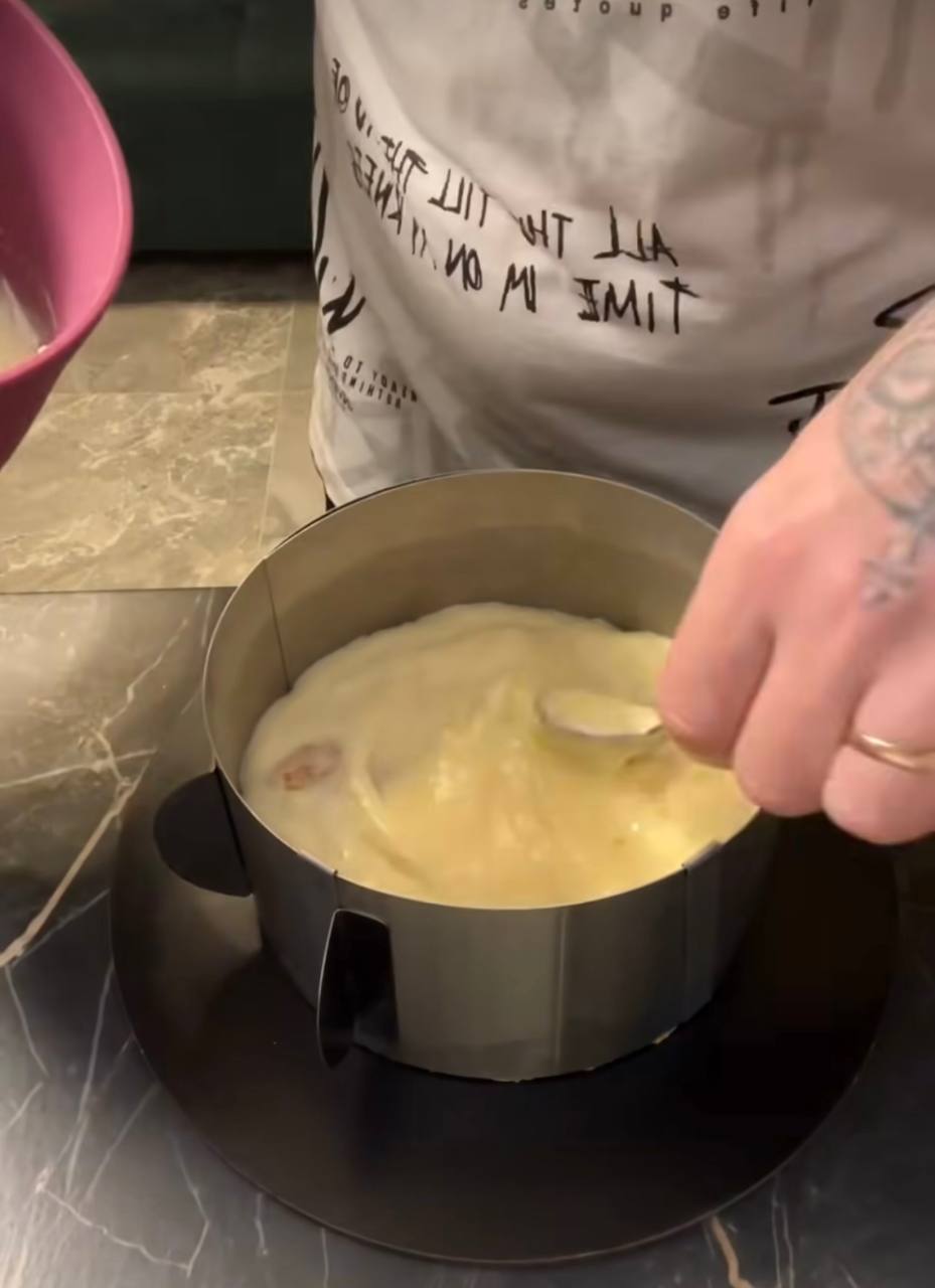 Рецепт десерту з чорницею, який схожий на гігантський еклер: здивує своїм смаком