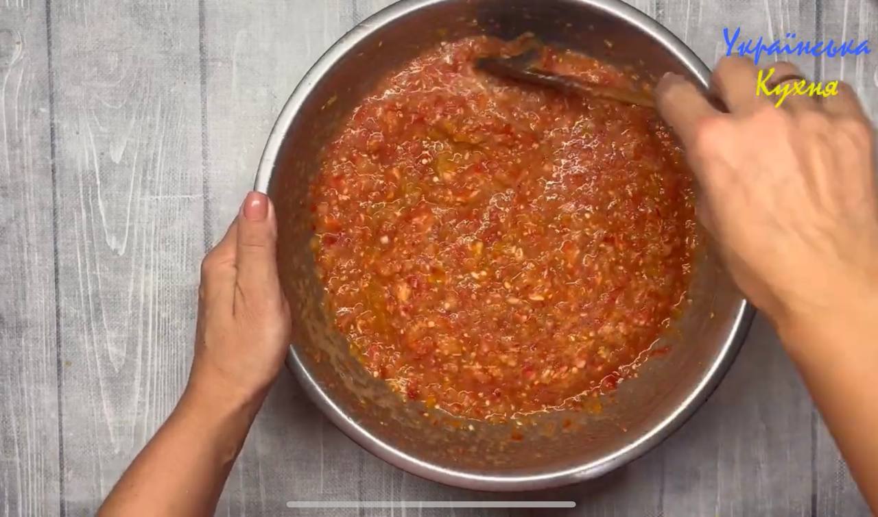 Смачна аджика на зиму без оцту та варіння: зберігає максимум вітамінів