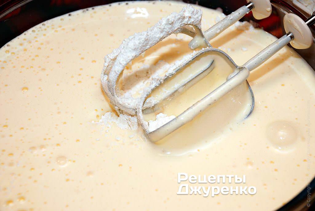 Кулинар поделился "быстрым" рецептом шарлотки с яблоками: справится даже начинающий!