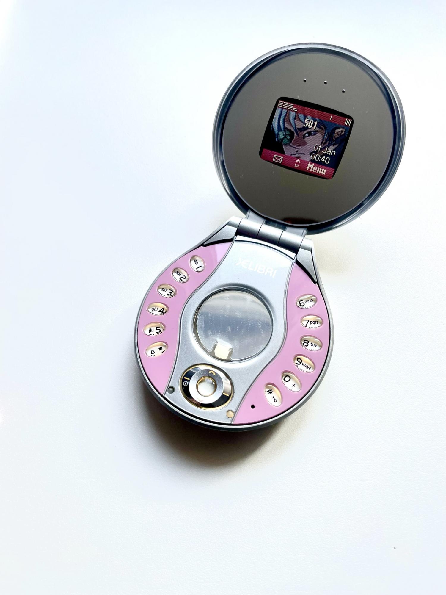 15 нелепых и странных телефонов, которые когда-либо существовали