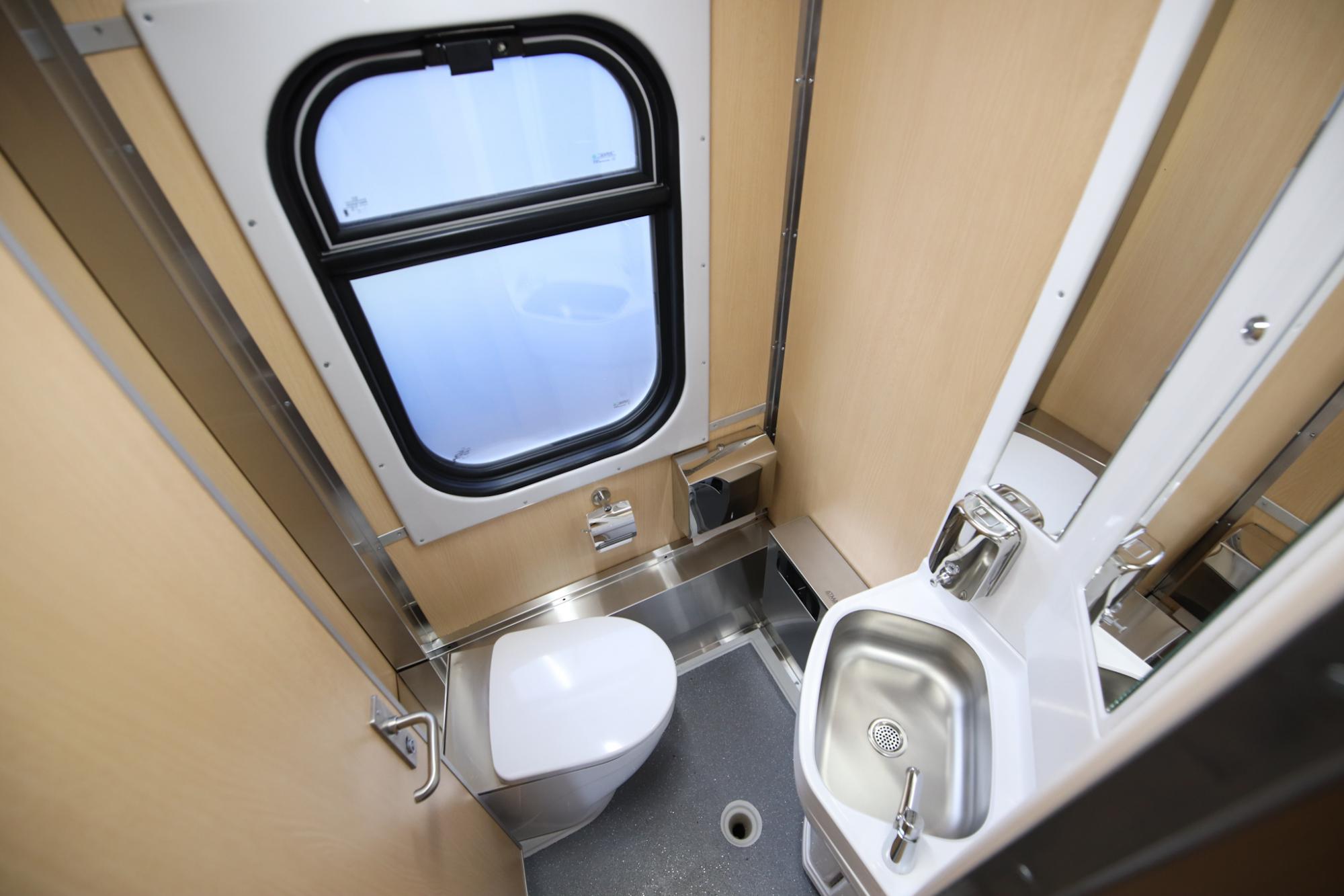 З'явилися фото "капсульних плацкартів" від Укрзалізниці: як в Японії!