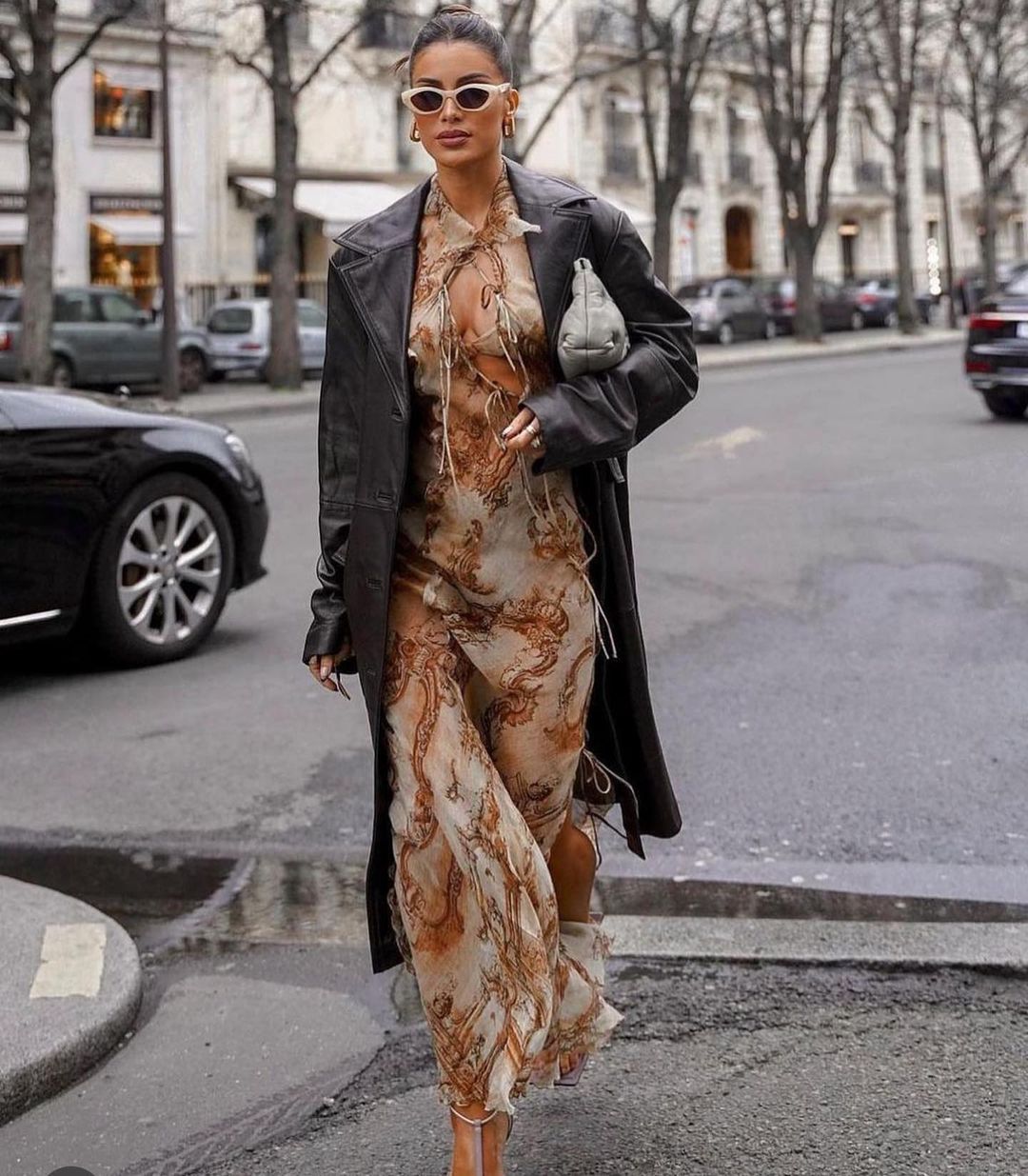 Как носить кожаные вещи весной 2023, чтобы выглядеть мегастильно: фотоподборка