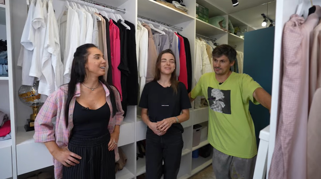 На стелі зірки, а на стінах - ліс. Як виглядає шикарний будинок Жені Кота та його дружини під Києвом (відео)