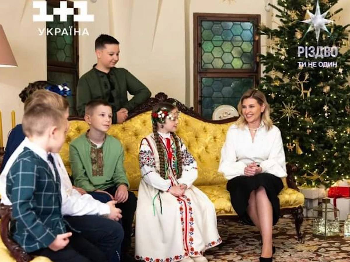 Елена Зеленская в нежном наряде поздравила украинцев с Рождеством