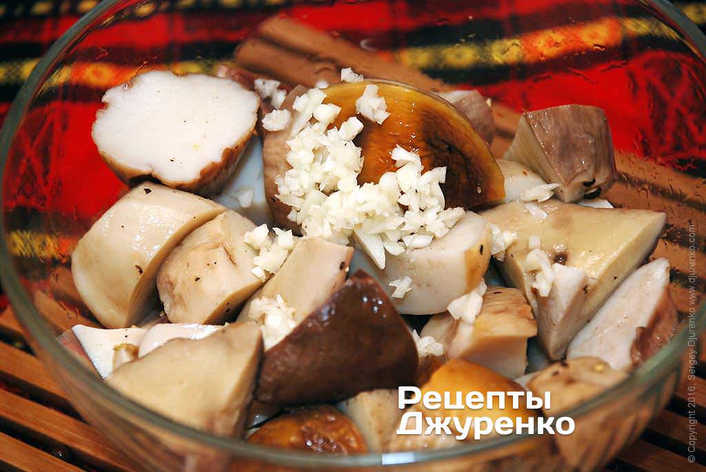 Кулинар поделился быстрым рецептом маринованых грибов: сразу к столу!