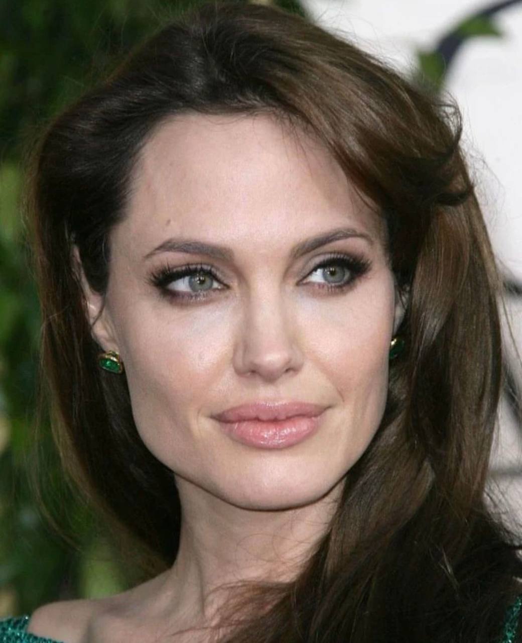 Візажистка розповіла секрети фірмового макіяжу Анджеліни Джолі (відео)