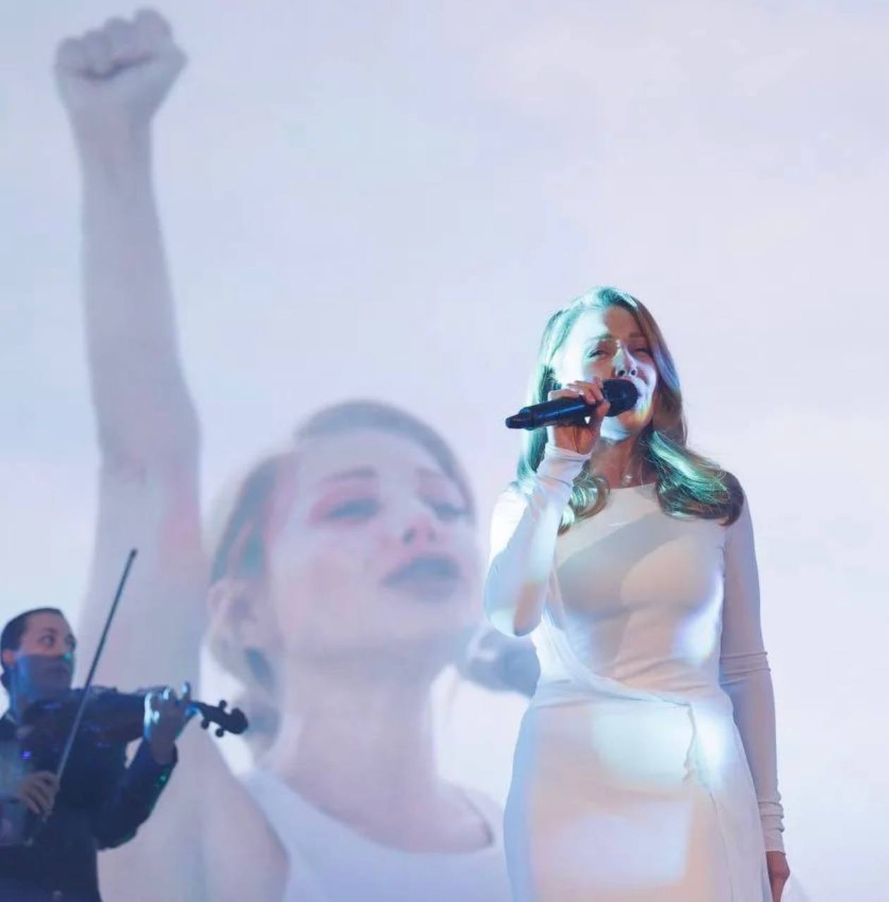 Тіна Кароль показала, як на ній виглядає сукня за 177 тисяч гривень (фото)