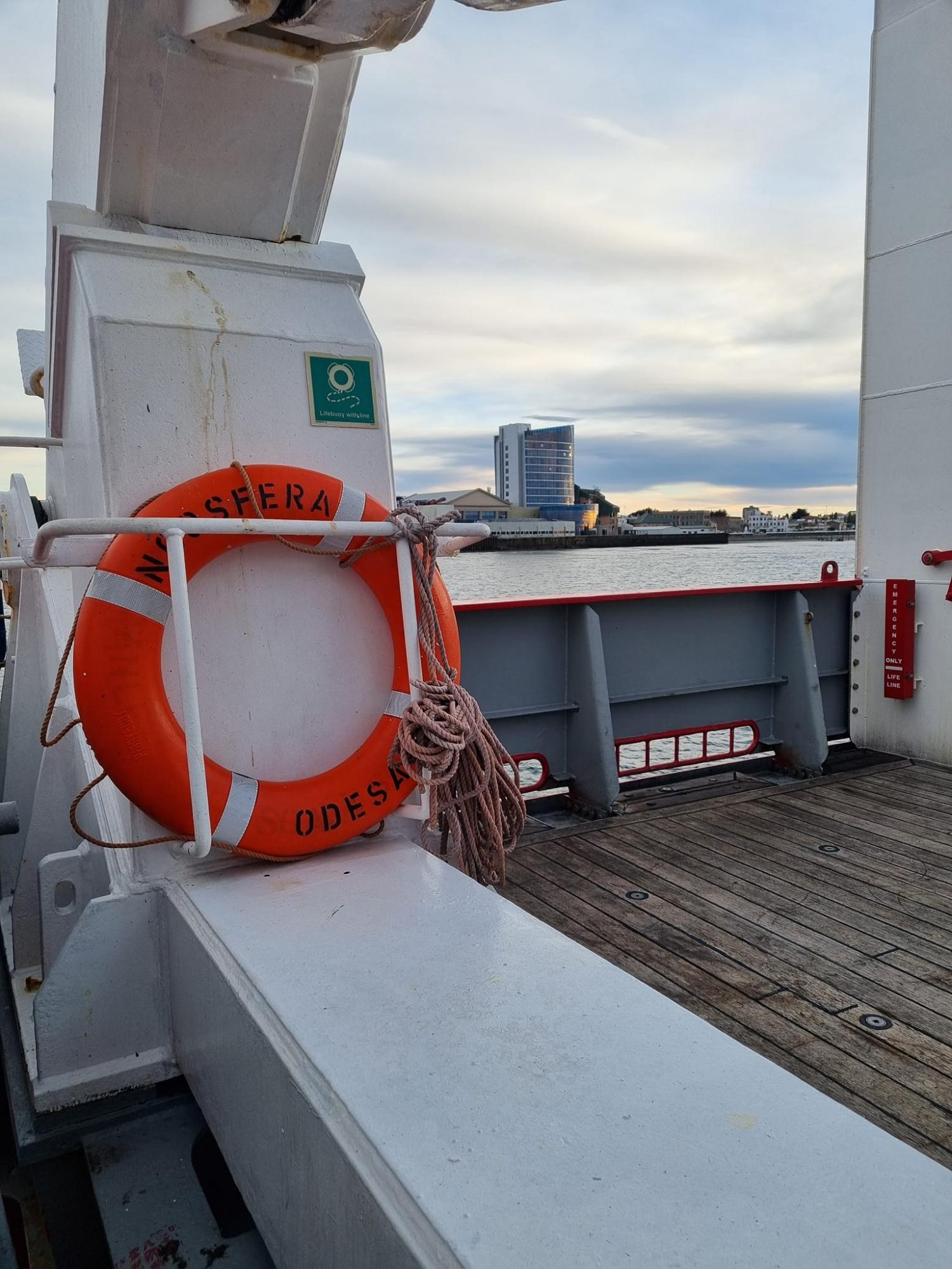 Хвилі 10 метрів: українські полярники показали "луна-парк", з якого важко вийти (фото)