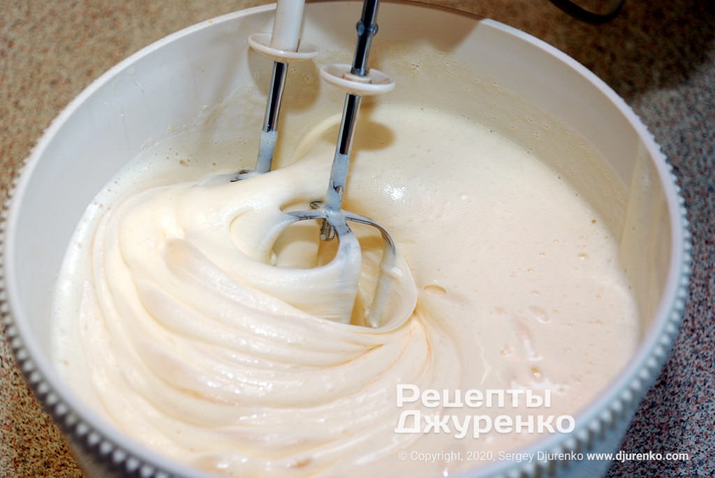 Кулінар поділився рецептом бісквітних коржів, які виходять завжди