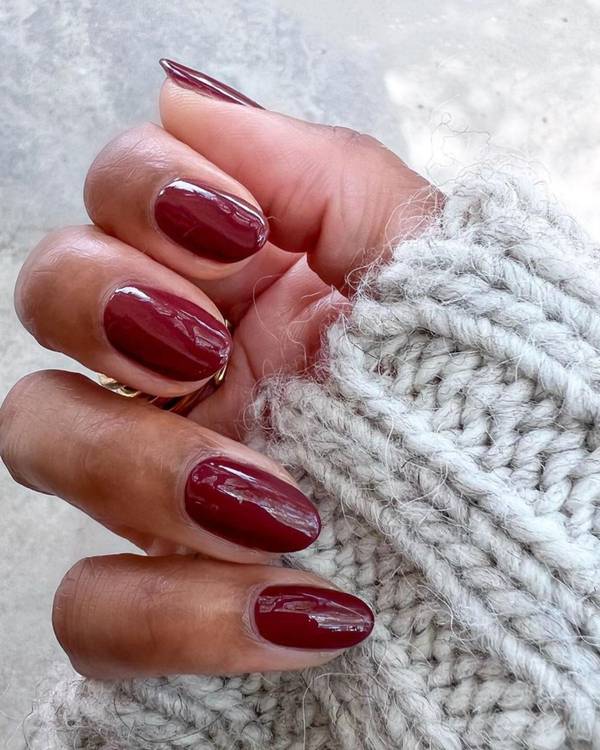 Топ-5 кольорів манікюру, які будуть на піку популярності у вересні 2024 року: фото