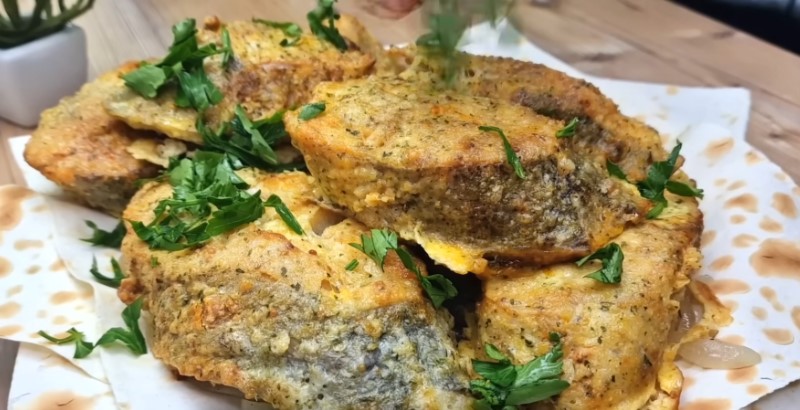 Як приготувати ароматний хек, що вийде смачнішим за червону рибу: покроковий рецепт