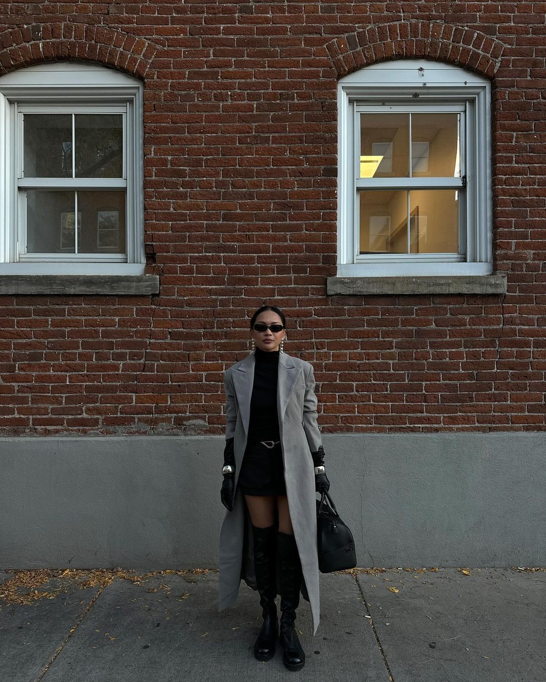 З чим носити чорну сукню восени: 5 стильних образів, які ніколи не вийдуть із моди