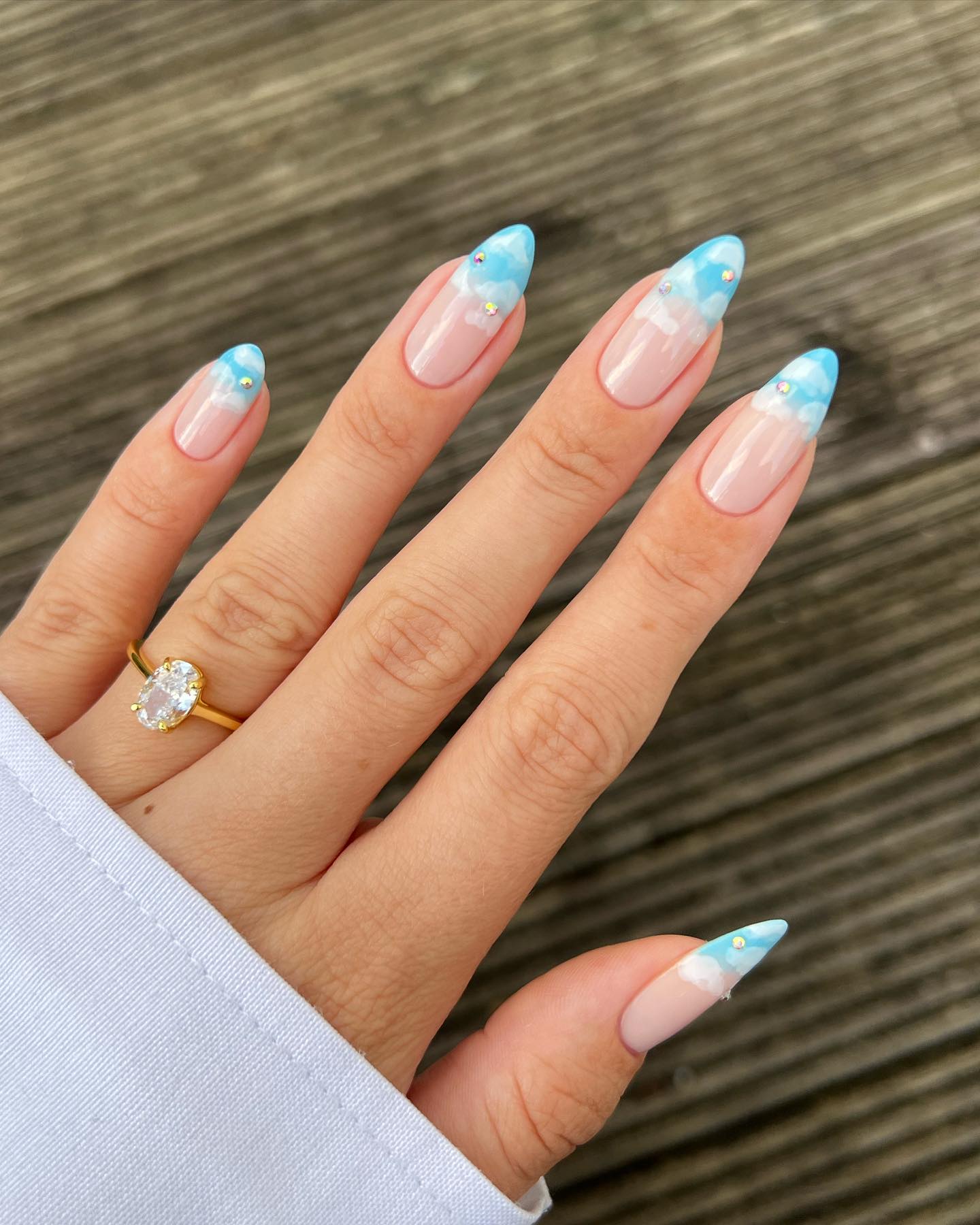 Трендовый маникюр на осень: 7 идей стильного "френча" с яркими кончиками