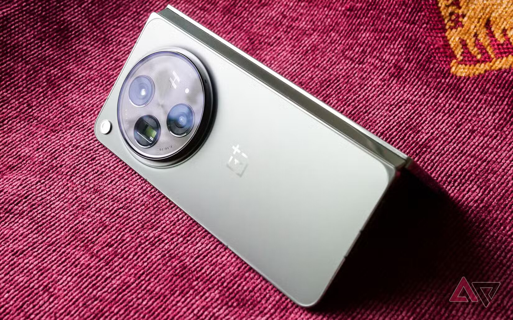 10 найкращих телефонів на Android не за всі гроші світу