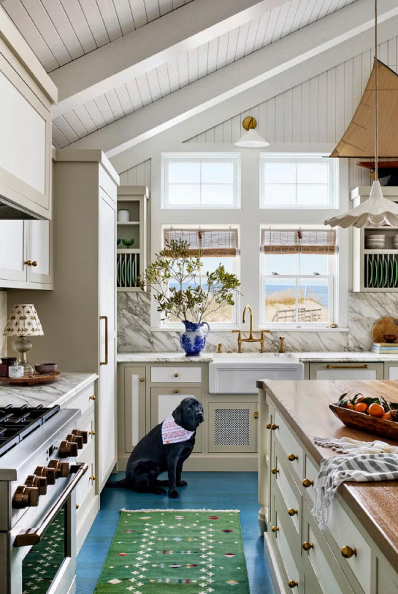 15 ідеальних кольорів фарби для кухонних шаф, які ніколи не виходять з моди