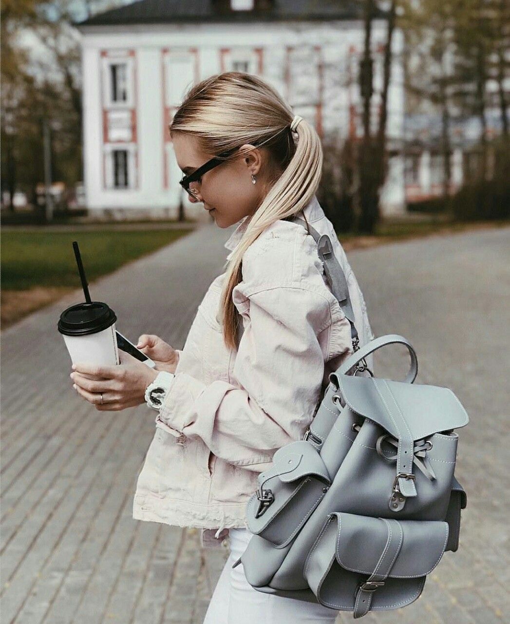 Рюкзак як модний аксесуар: стилістка пояснила, як не зіпсувати образ