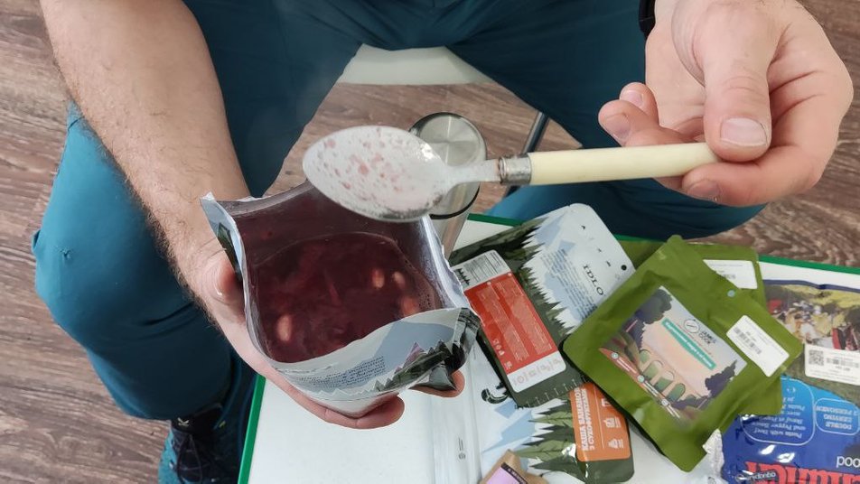 Як вижити у квартирі без газу та світла: досвідчений мандрівник радить ставити палатку