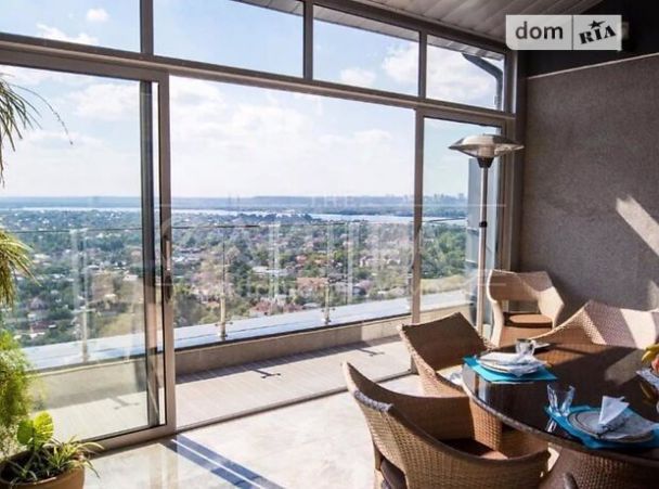 З особистим ліфтом за 230 мільйонів. У Києві продають люксову 5-кімнатну квартиру (фото)