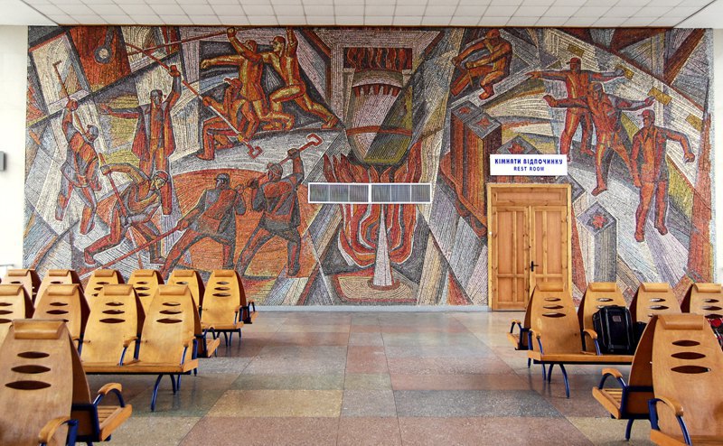 Росіяни знищили унікальні мозаїки в окупованому Маріуполі (фото)