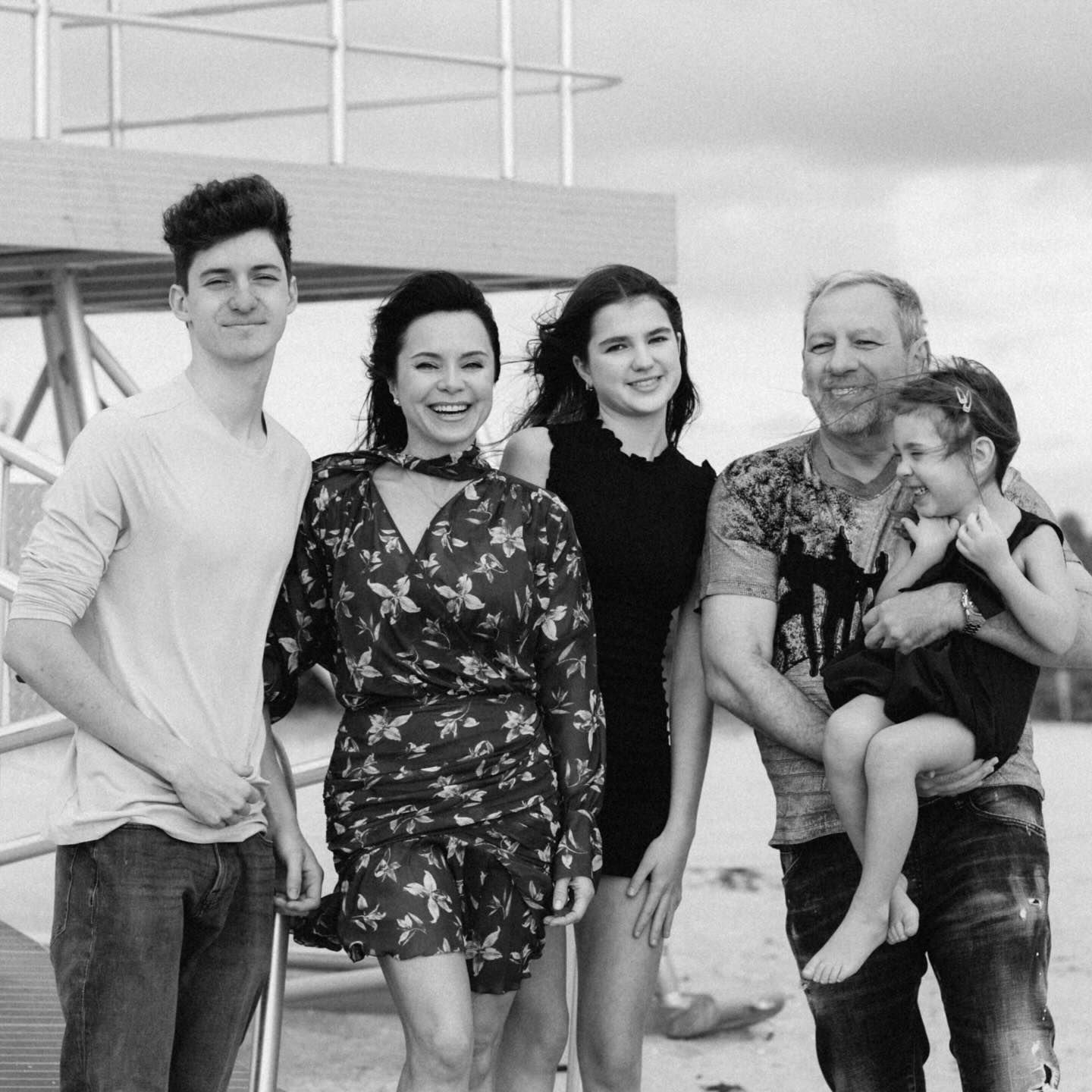 Лілія Подкопаєва замилувала новим фото з чоловіком і дітьми у стильних вишиванках