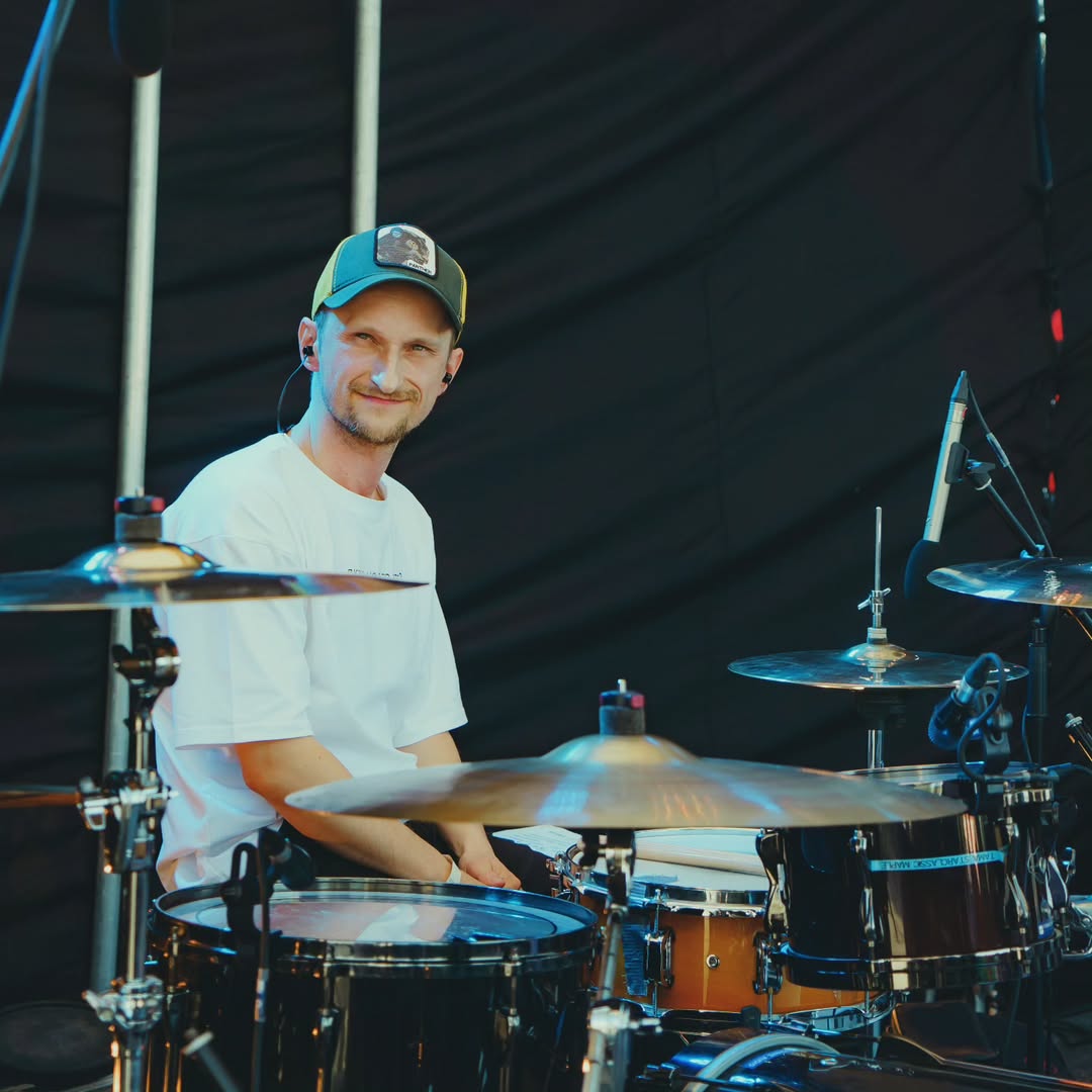 Відомий український музикант, який тільки нещодавно одружився, зник безвісти на фронті