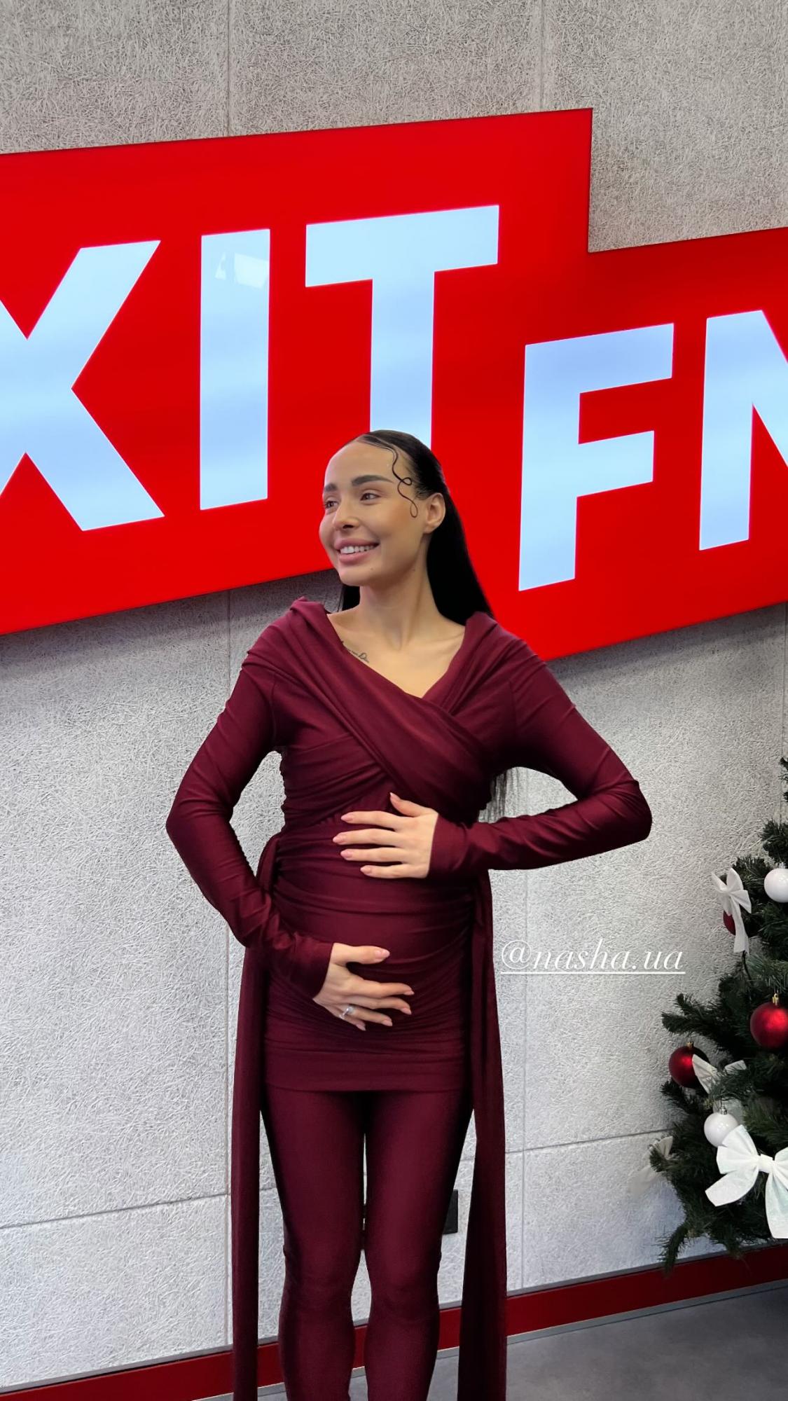 Зірка "Голосу країни" вперше стане мамою: фото з животиком