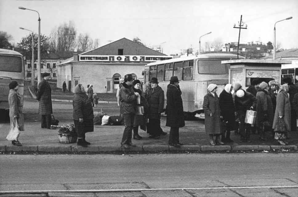 Высотка или ТРЦ? Стала известна судьба легендарной автостанции "Подол"