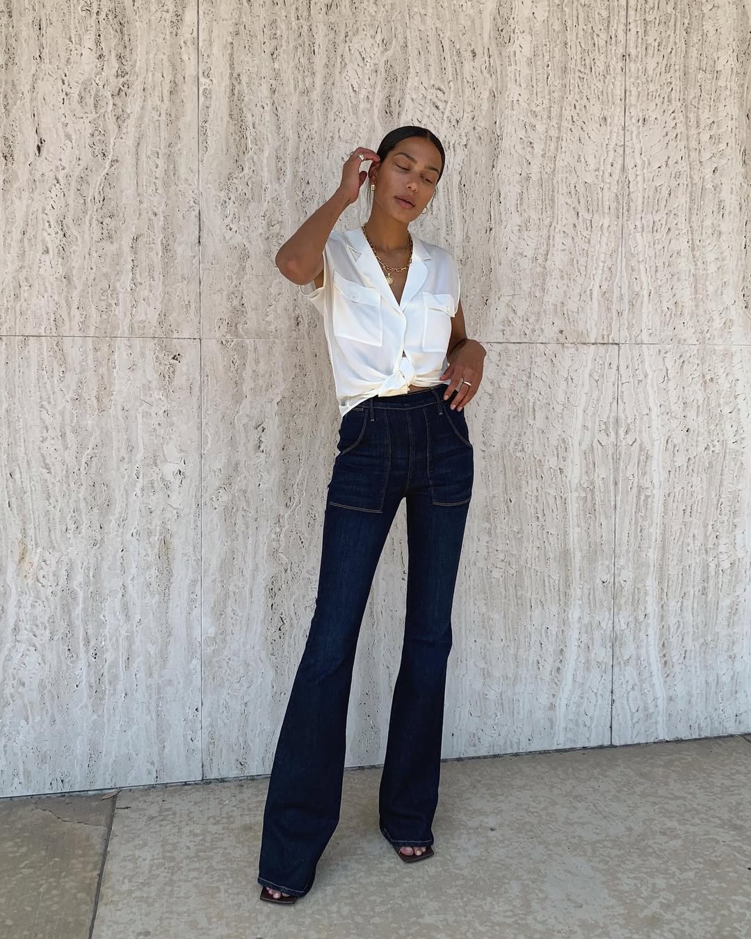 Трендові джинси літа 2025: які фасони зараз носять усі модниці