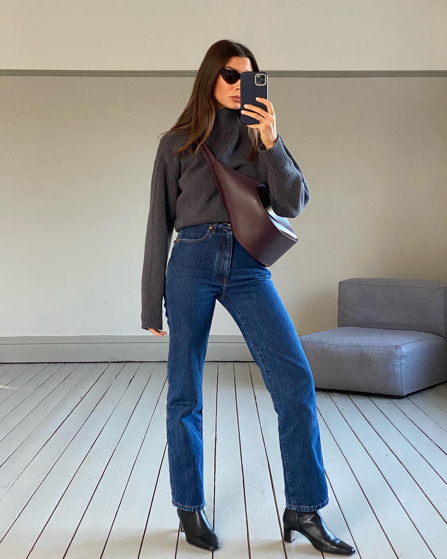 З чим носити джинси: 6 класичних образів в офіс та на ділову зустріч