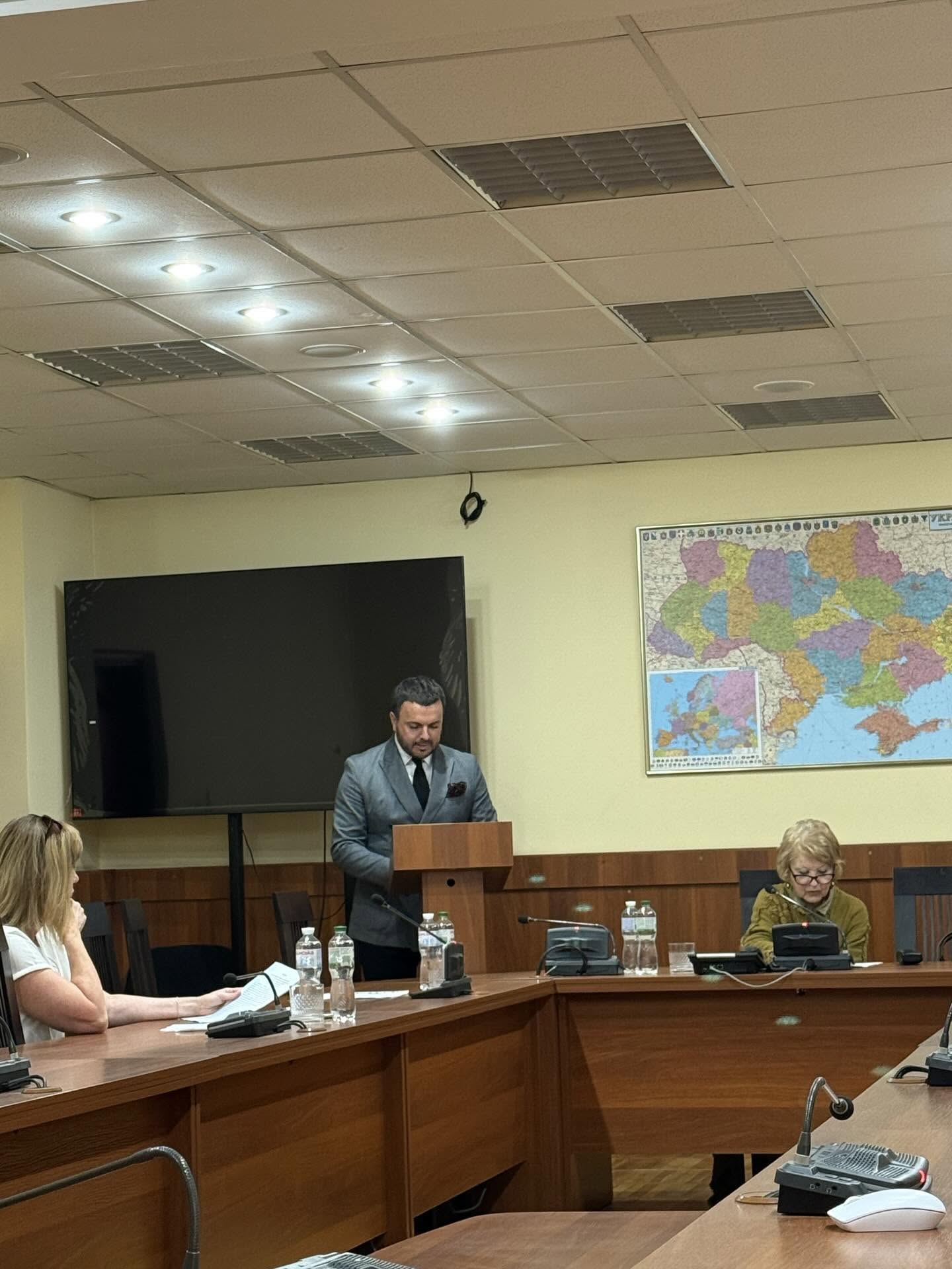 Григорій Решетнік захистив дисертацію про шоу "Холостяк": мережа вибухнула жартами