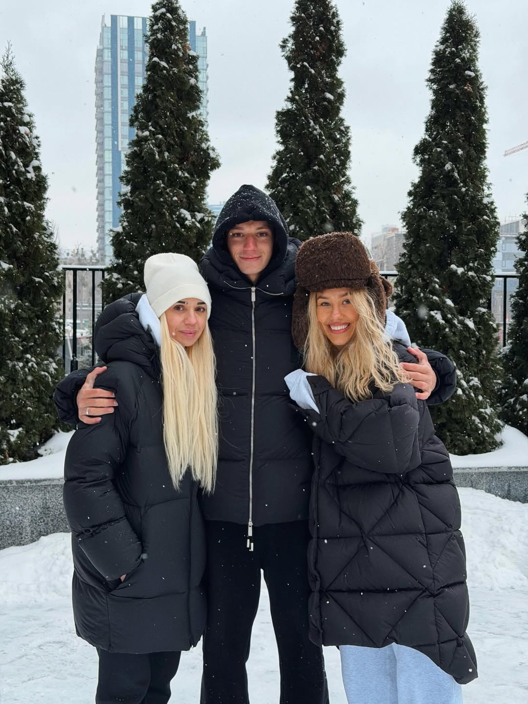 Бражко замилував спільними фото з Квітковою та родиною