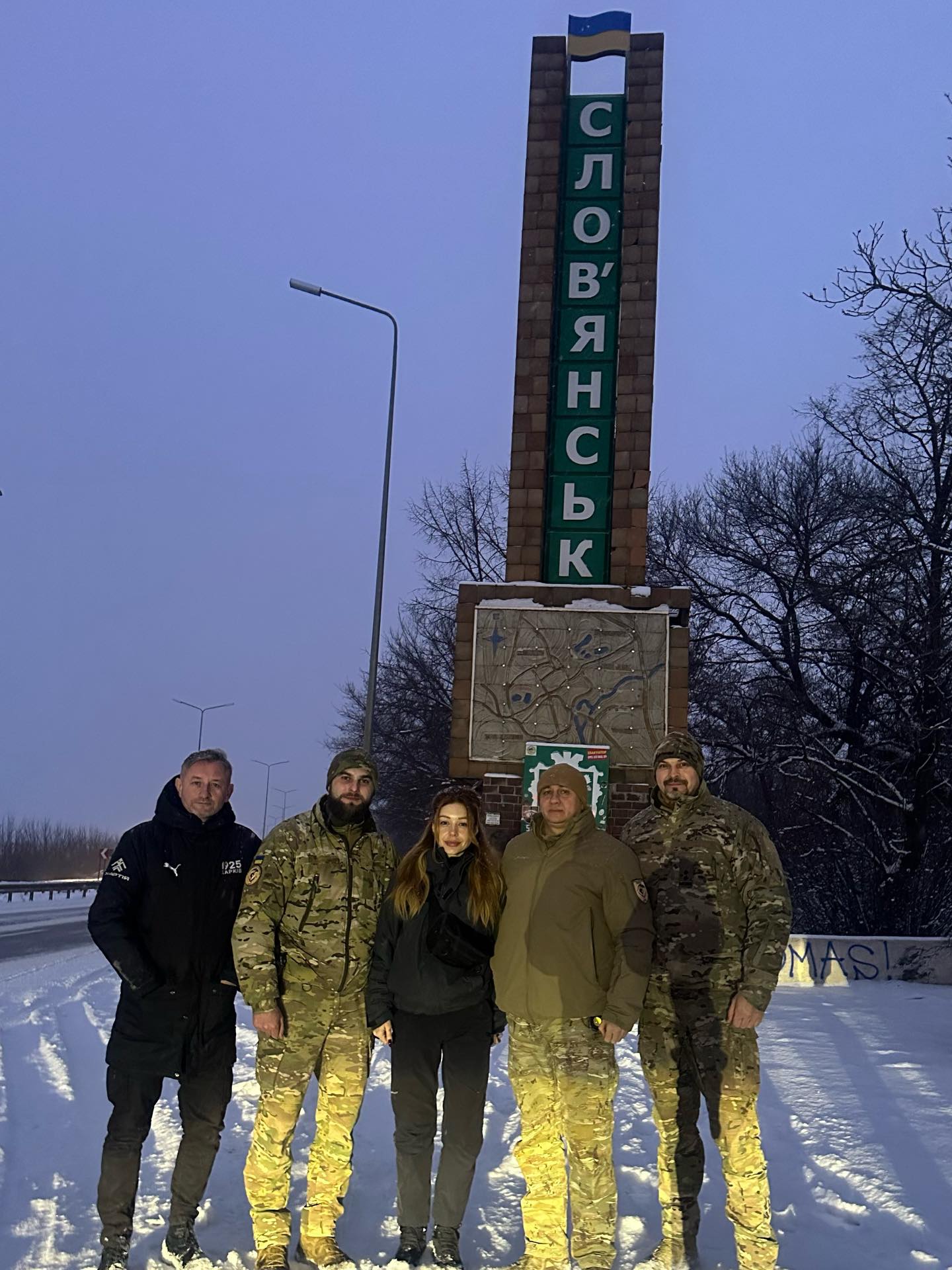 "Приїхали до своїх": Тіна Кароль та Жадан зустрілися з українськими воїнами у Слов'янську (фото)