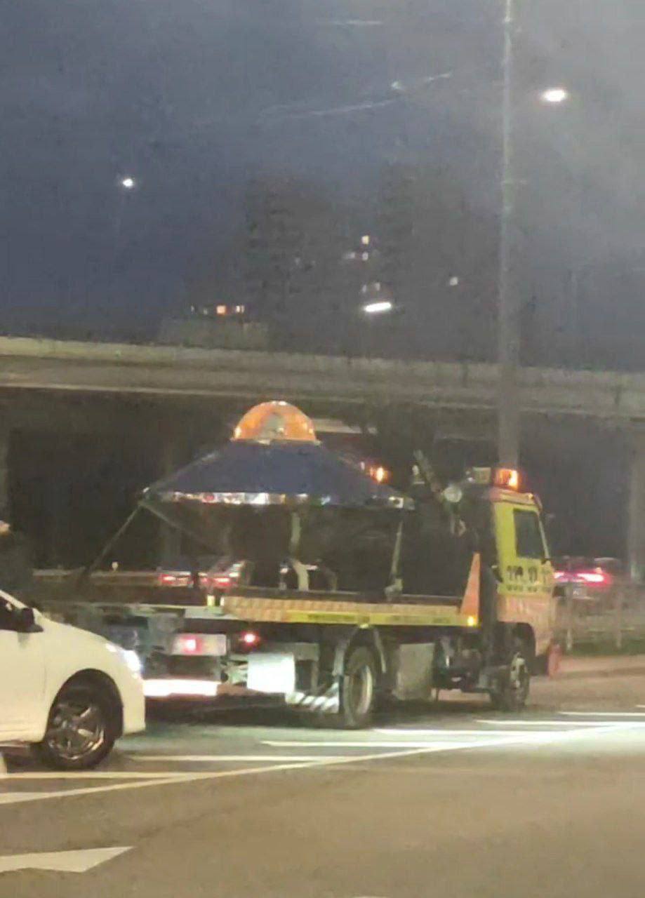 Інопланетяни, супутник та "ядерка". Соцмережі вибухнули мемами про загадковий спалах у Києві (фото)