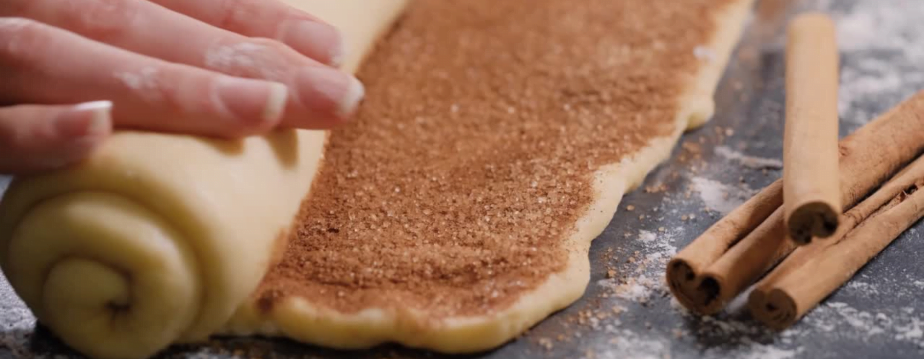 Готовим необычные синабоны с тыквой: родные будут в восторге (видео)